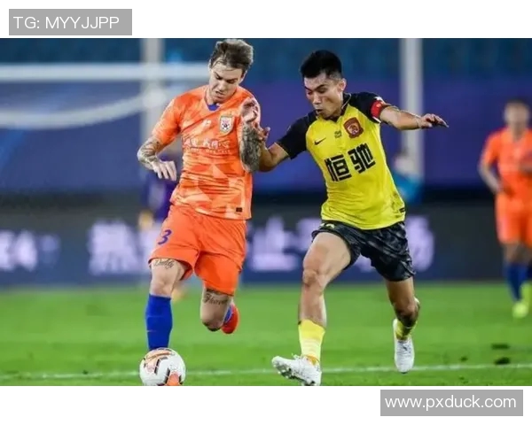 山东鲁能与广州恒大激战正酣谁能在这场巅峰对决中笑到最后