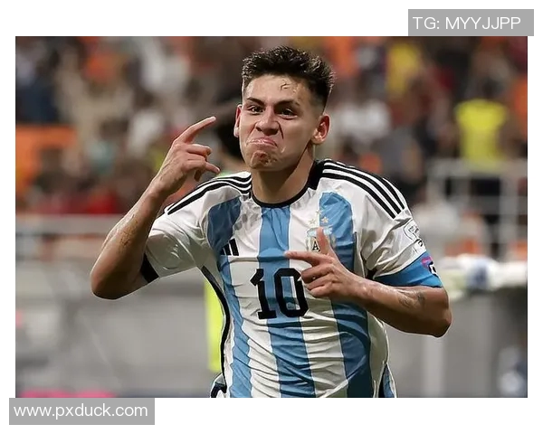 恩佐的成长之路：从小镇少年到世界瞩目的足球明星